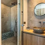 Daire Palm Luxury Seafront Suites, Next To Palm Club, Lively Nights