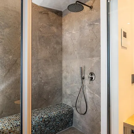 Palm Luxury Seafront Apartment