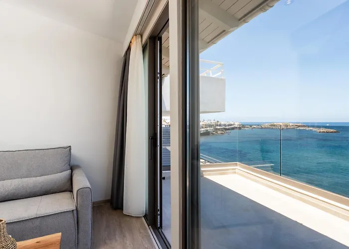 דירה Palm Luxury Seafront הרסוניסוס