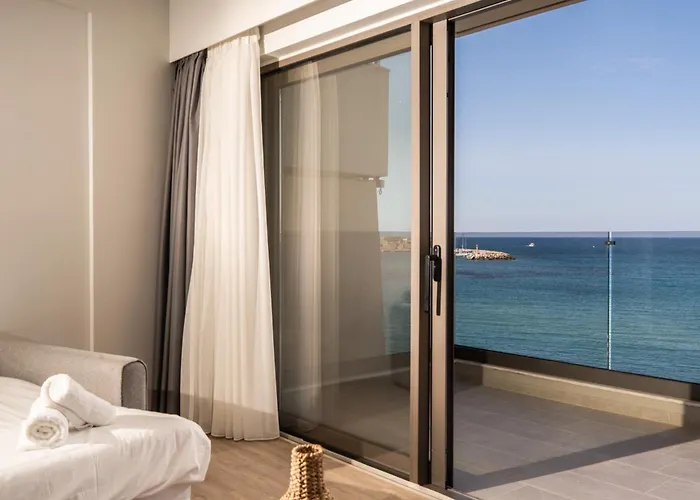 Palm Luxury Seafront הרסוניסוס