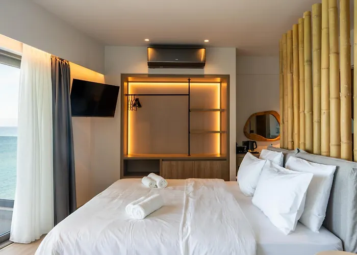 Palm Luxury Seafront הרסוניסוס