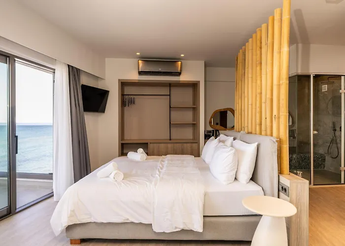 Palm Luxury Seafront הרסוניסוס