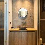 Palm Luxury Seafront Suites, Next To Palm Club, Lively Nights *