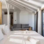 Palm Luxury Seafront Suites, Next To Palm Club, Lively Nights *