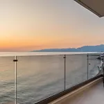 Palm Luxury Seafront Suites, Next To Palm Club, Lively Nights
