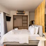 Palm Luxury Seafront Suites, Next To Palm Club, Lively Nights Herszonisszosz