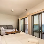 Palm Luxury Seafront Suites, Next To Palm Club, Lively Nights