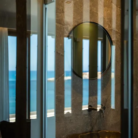 Palm Luxury Seafront Suites, Next To Palm Club, Lively Nights 아파트