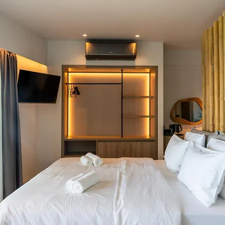 Palm Luxury Seafront Suites, Next To Palm Club, Lively Nights 헐소니소스