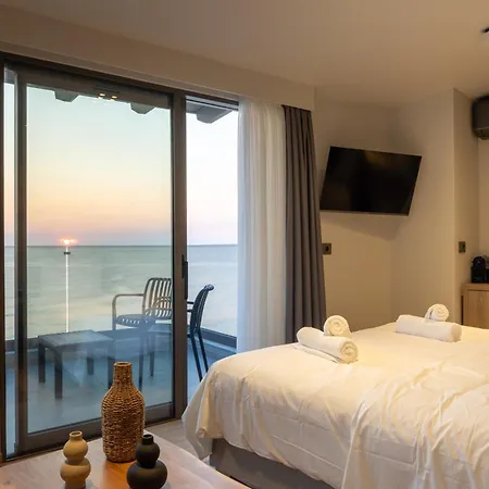 Palm Luxury Seafront Suites, Next To Palm Club, Lively Nights 헐소니소스