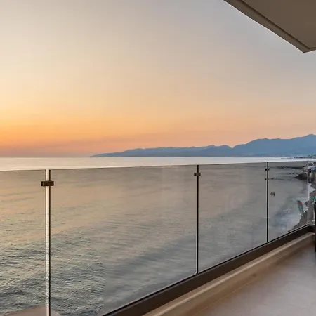 Palm Luxury Seafront Suites, Next To Palm Club, Lively Nights