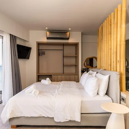 Palm Luxury Seafront Suites, Next To Palm Club, Lively Nights 헐소니소스