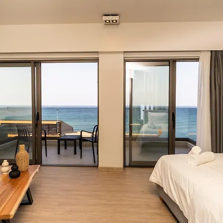 Palm Luxury Seafront Suites, Next To Palm Club, Lively Nights *