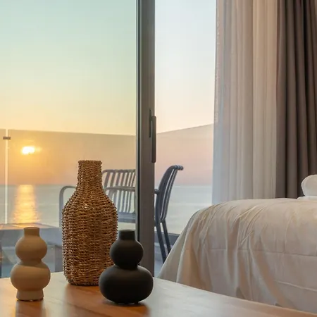 Palm Luxury Seafront Suites, Next To Palm Club, Lively Nights 헐소니소스