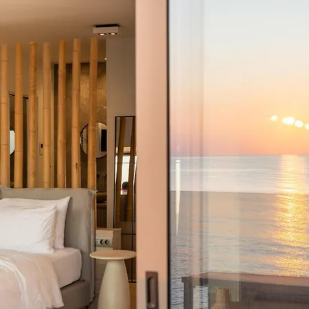 Palm Luxury Seafront Suites, Next To Palm Club, Lively Nights דירה *