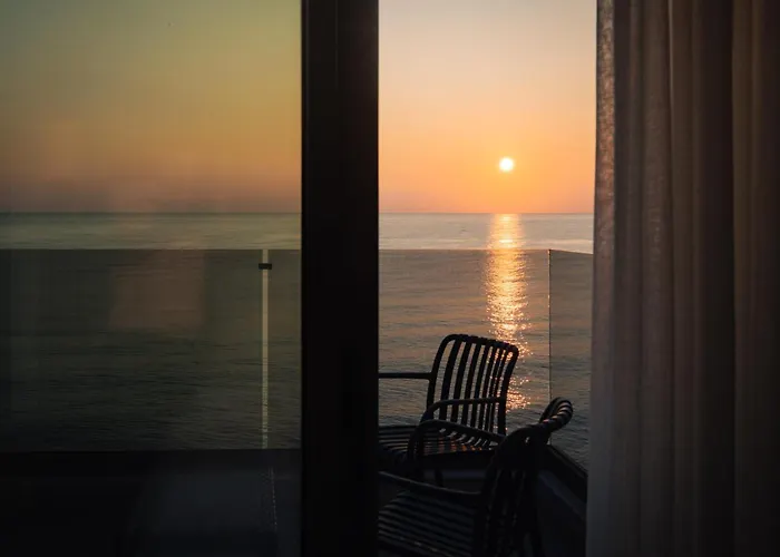 Апартаменти Palm Luxury Seafront